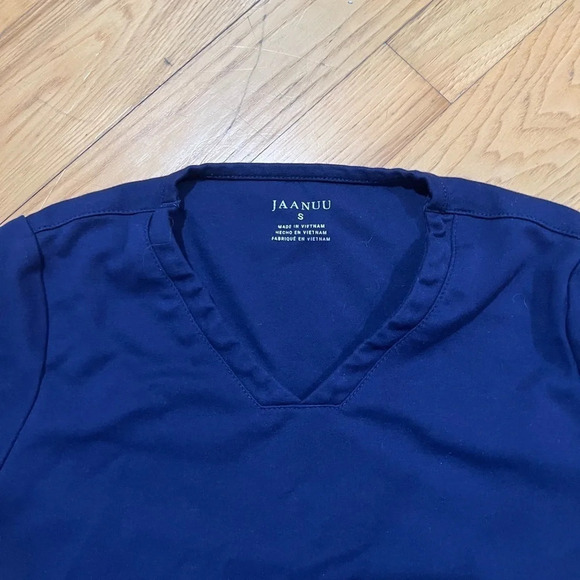 Jaanuu Navy 4 pocket Scrub Top - Picture 4 of 6